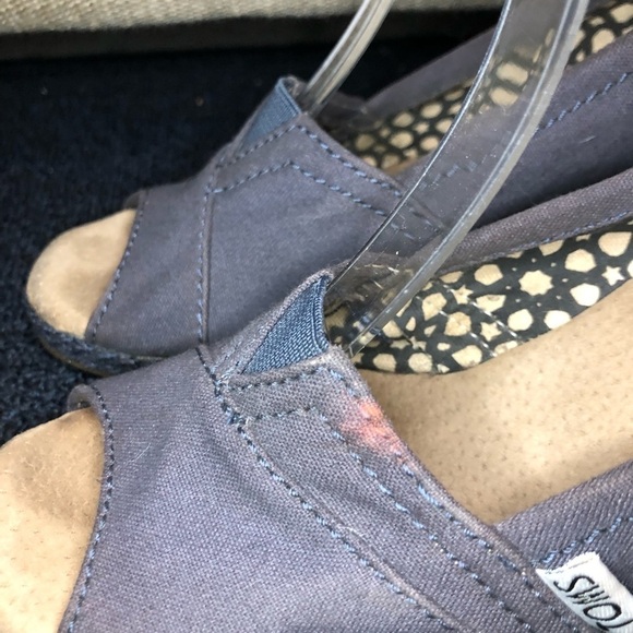 TOMS Blue Calypso Espadrille Peep Toe Canvas Wedge Heels Size 7 - Picture 4 of 11